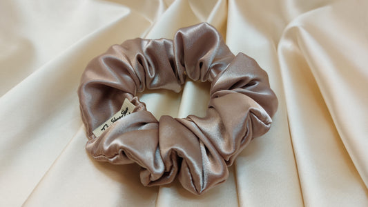 Sweet Rose ShooShoo Satin Scrunchie - Handgjord