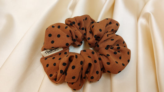 Cognac Polkadot ShooShoo Viskos Scrunchie - Handgjord