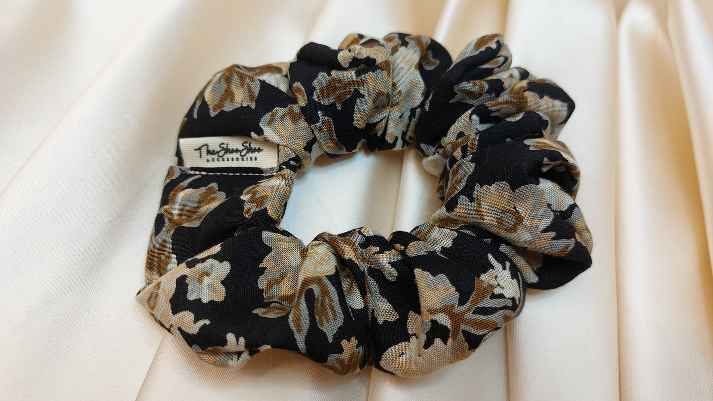 Midnight Flowers ShooShoo Bomull Scrunchie - Handgjord