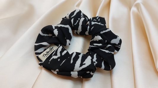 Arctic Tiger ShooShoo Viskos Scrunchie - Handgjord