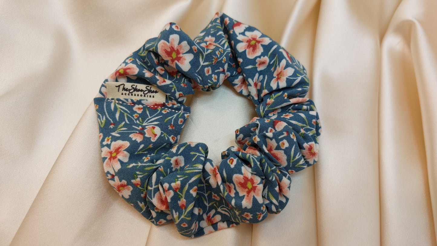 Water Daisy ShooShoo Viskos Scrunchie - Handgjord