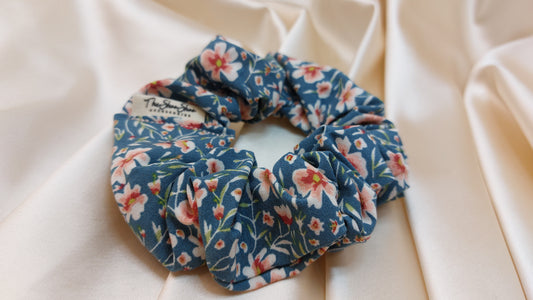 Water Daisy ShooShoo Viskos Scrunchie - Handgjord