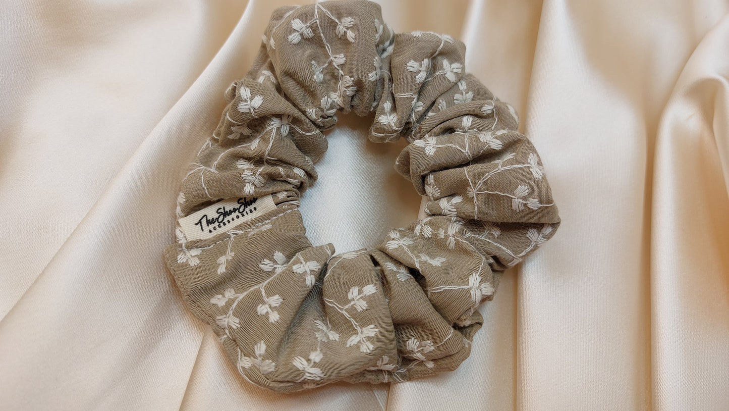 Wheat Delight ShooShoo Broderad Bomull Scrunchie - Handgjord