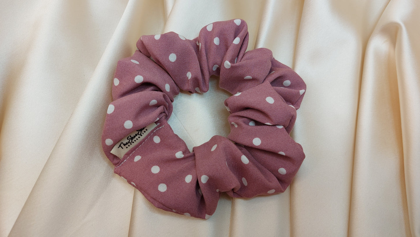 Misty Pink Polkadot ShooShoo Viskos Scrunchie - Handgjord