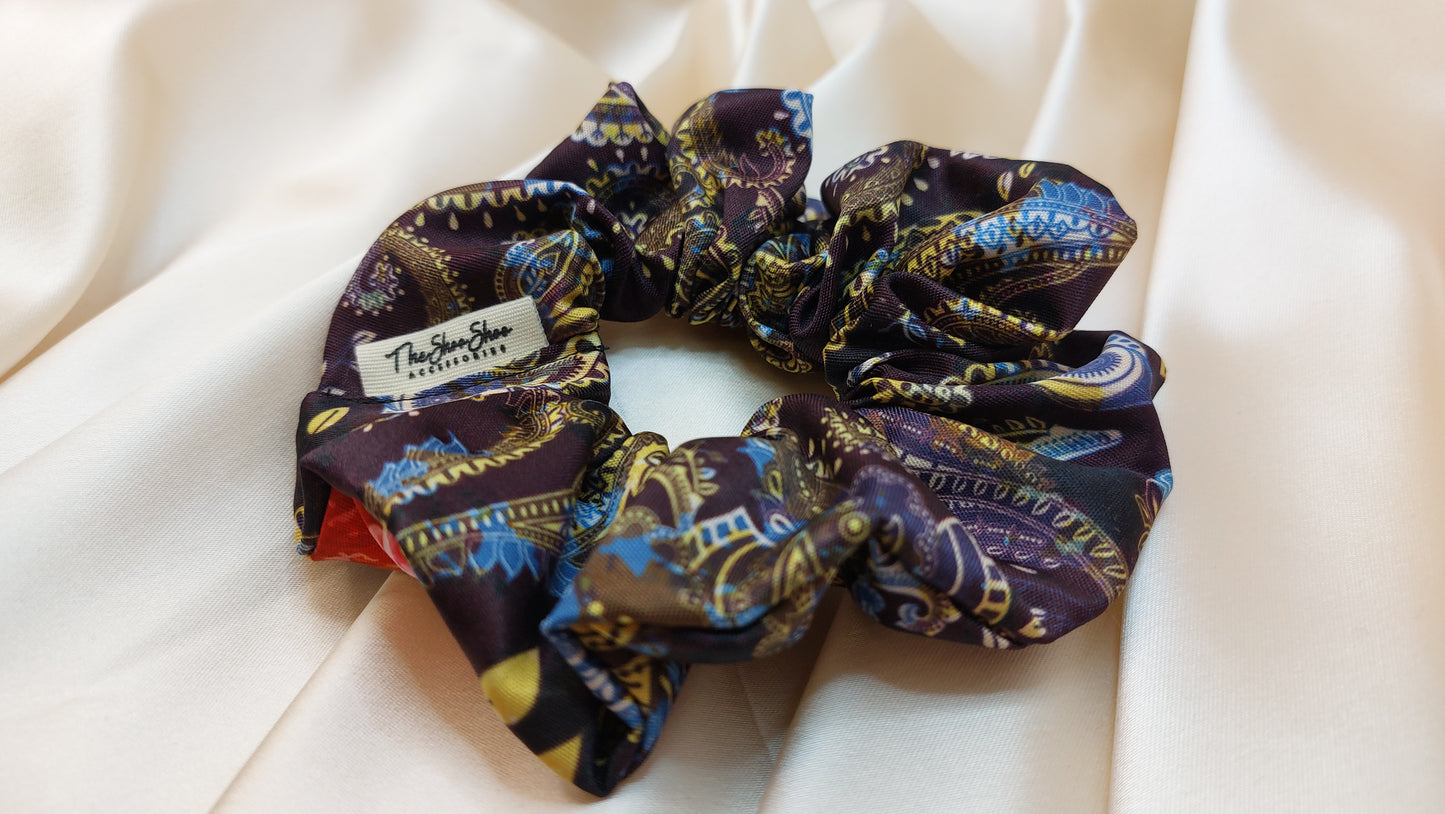 Black Rose Paisley ShooShoo Satin Scrunchie - Handgjord