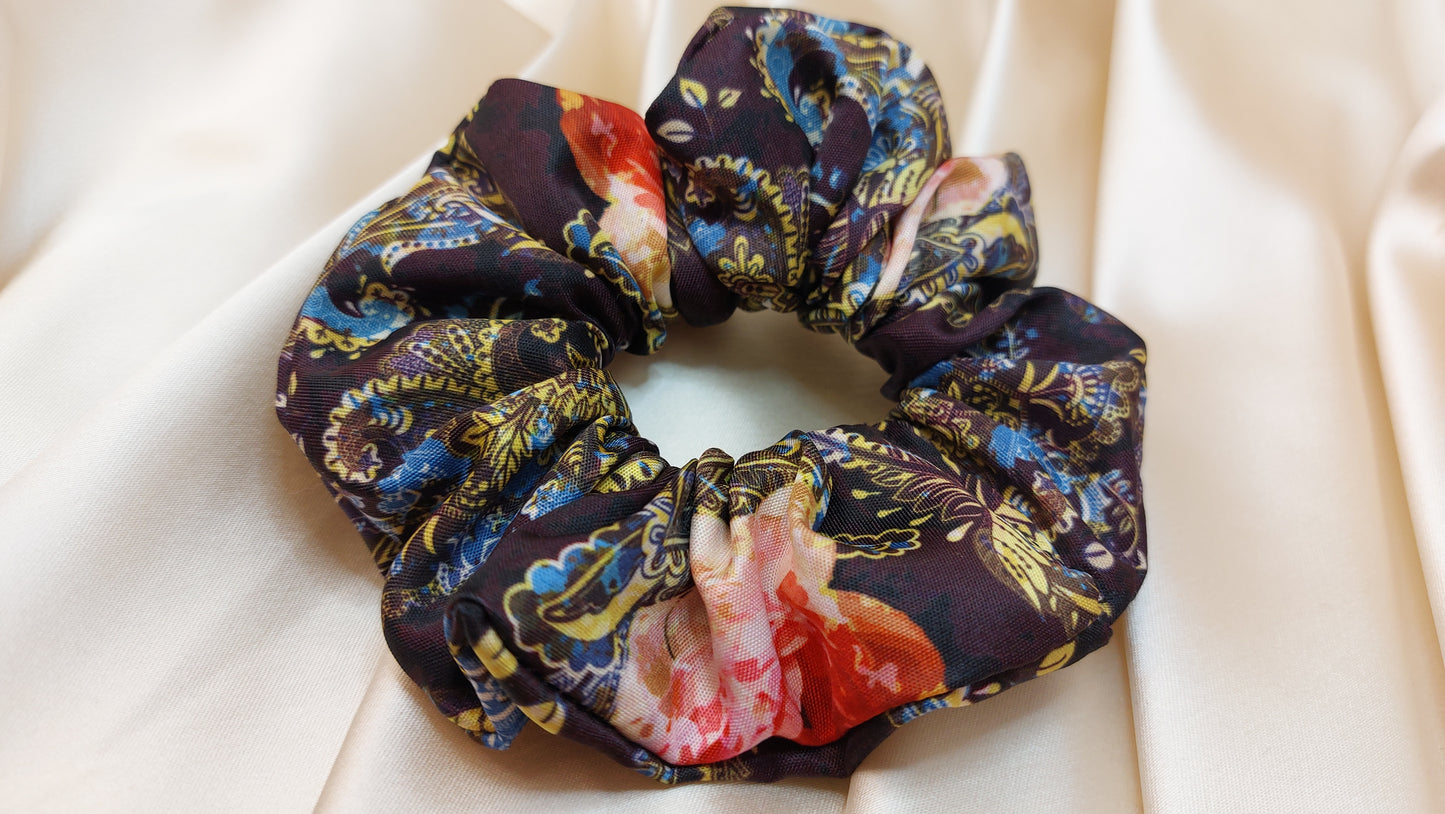 Black Rose Paisley ShooShoo Satin Scrunchie - Handgjord