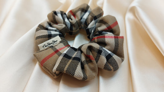 Scottish Squares ShooShoo Bomull Scrunchie - Handgjord