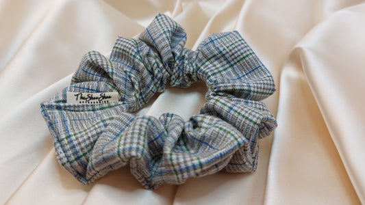 Misty Gray Squares ShooShoo Bomull Scrunchie - Handgjord