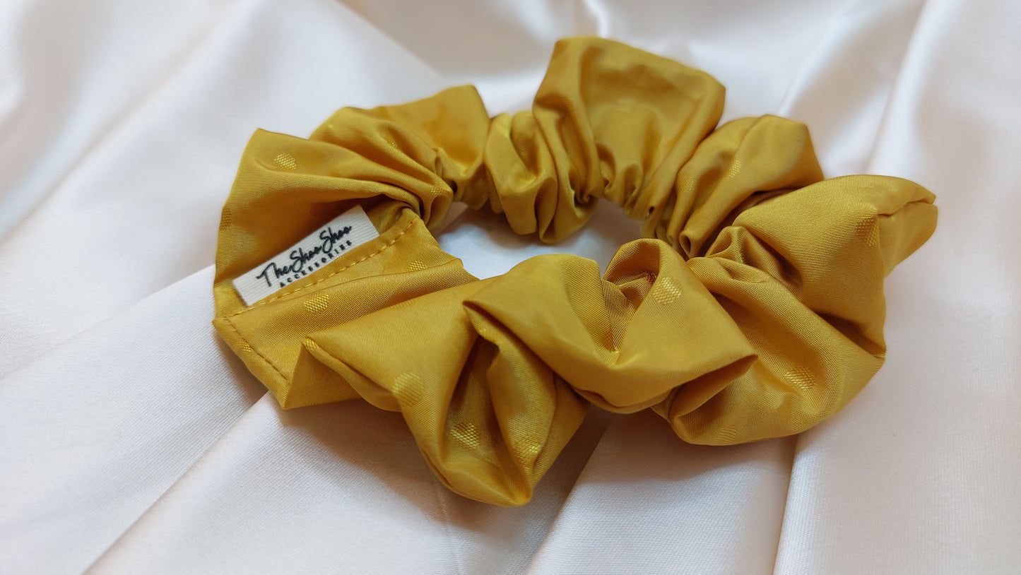 Mustard Dots ShooShoo Taft Scrunchie - Handgjord