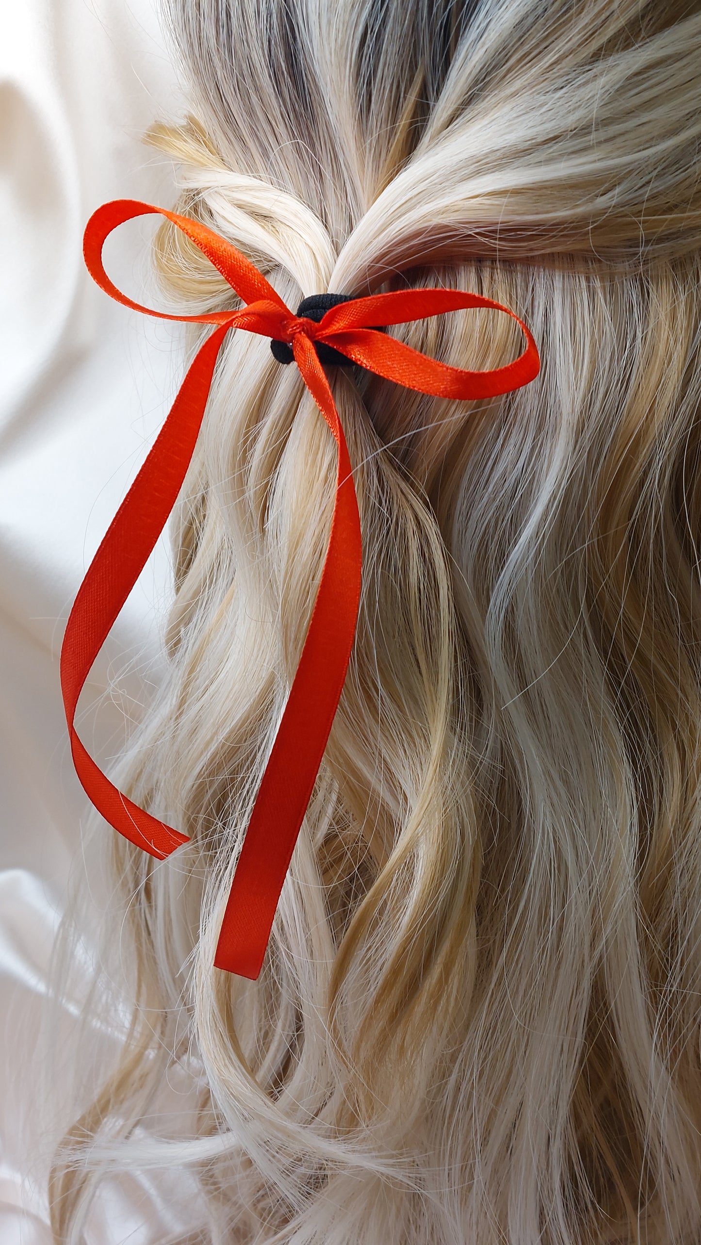Shoo Shoo Bow Satin Thin Ruby Red elastic 2-pack