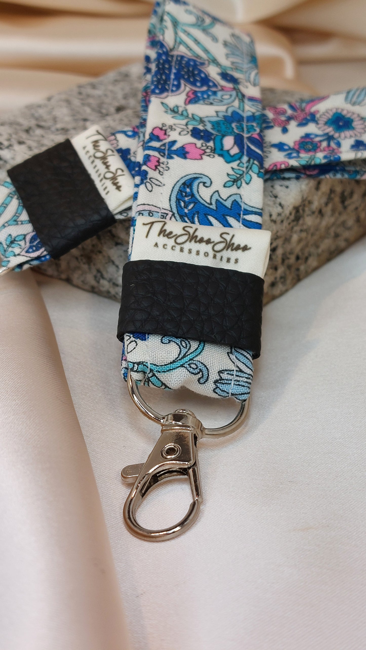 Nyckelring Blue Jungle med handledsrem i bomull