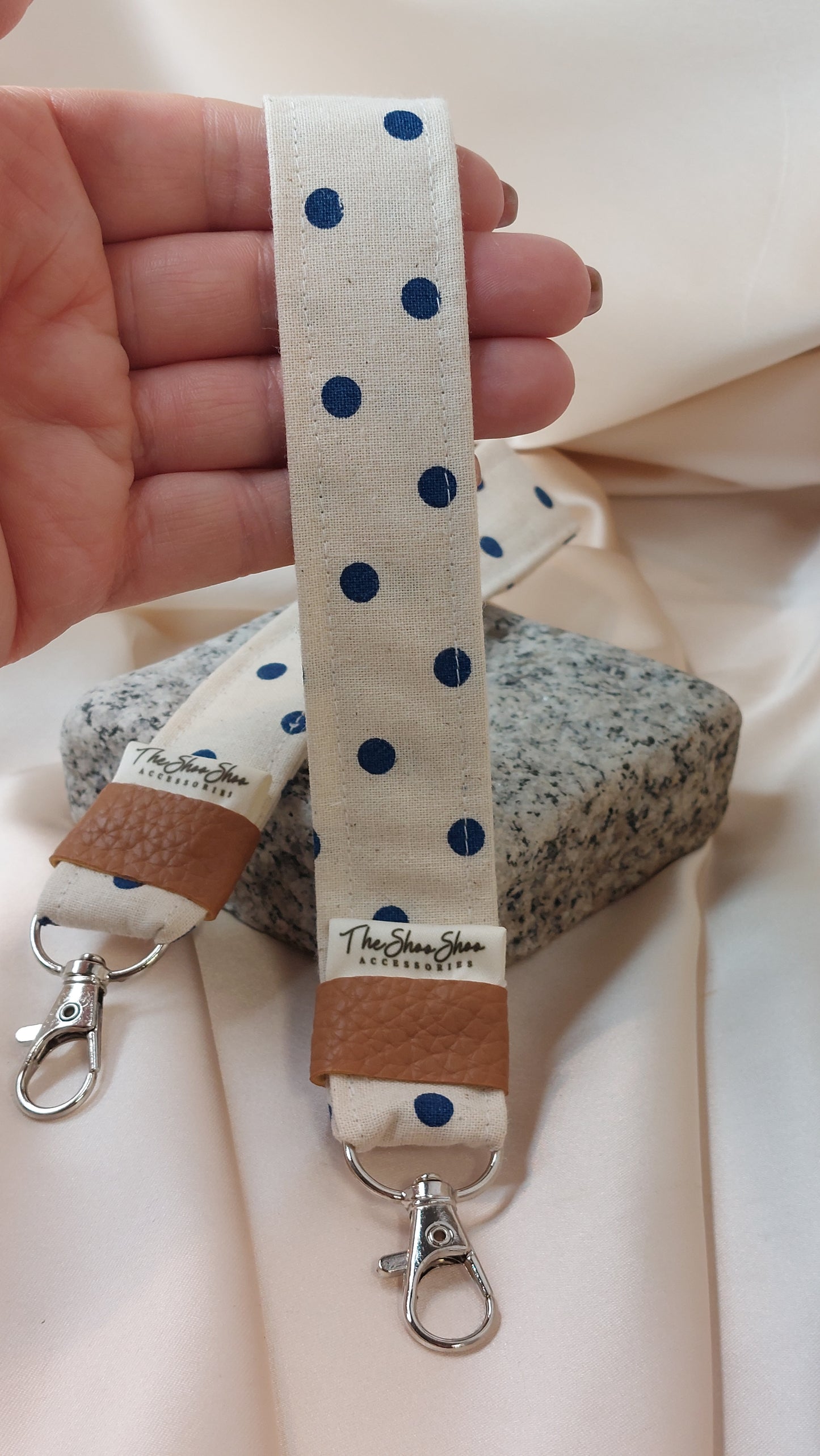 Nyckelring Dotty Days med handledsrem i bomull