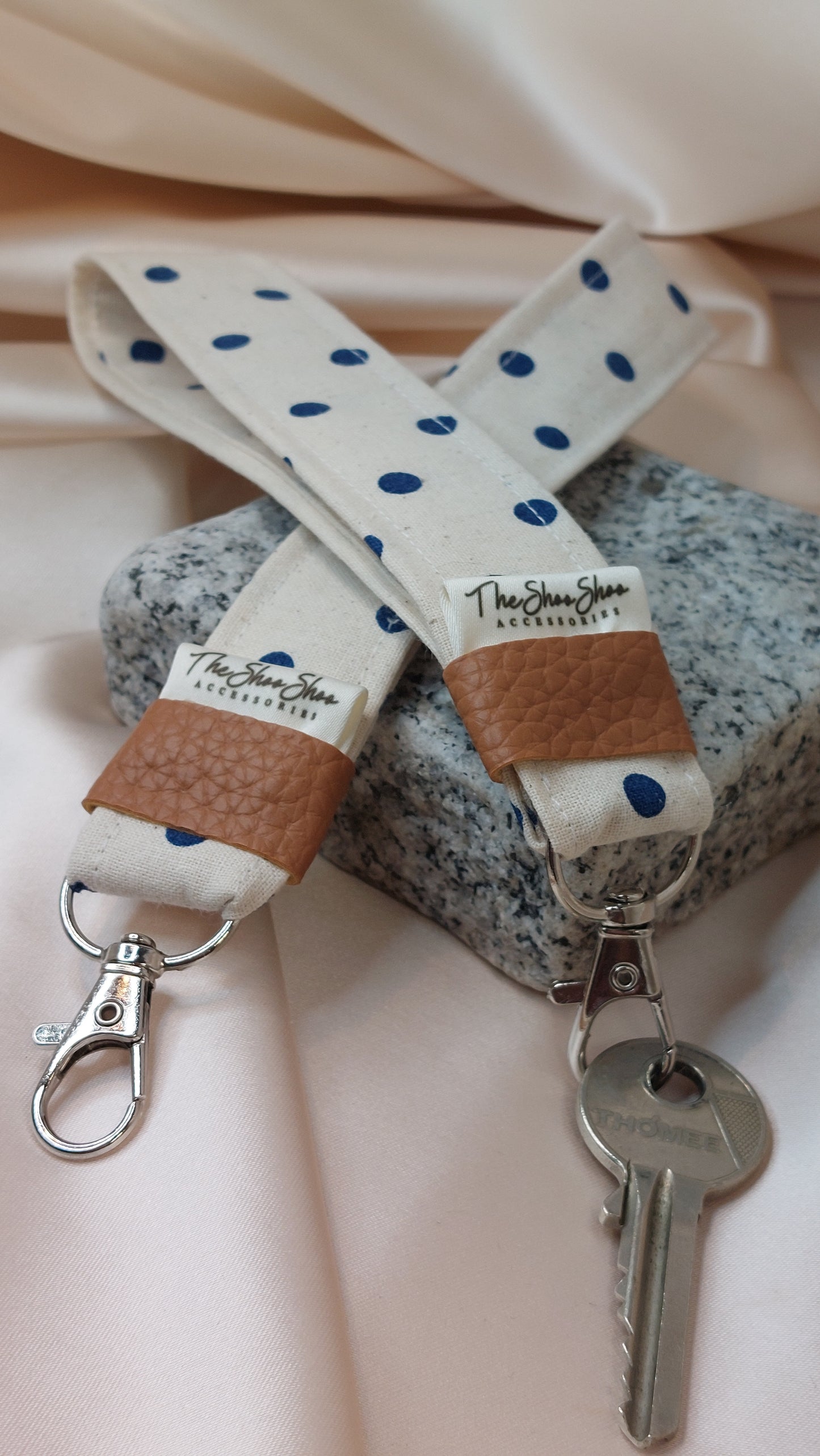 Nyckelring Dotty Days med handledsrem i bomull