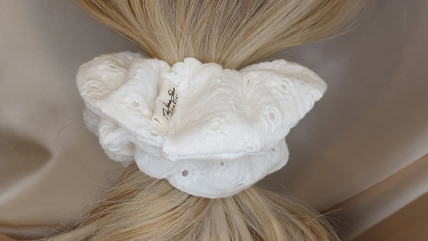 Romance Cloud ShooShoo Bomull Scrunchie - Handgjord