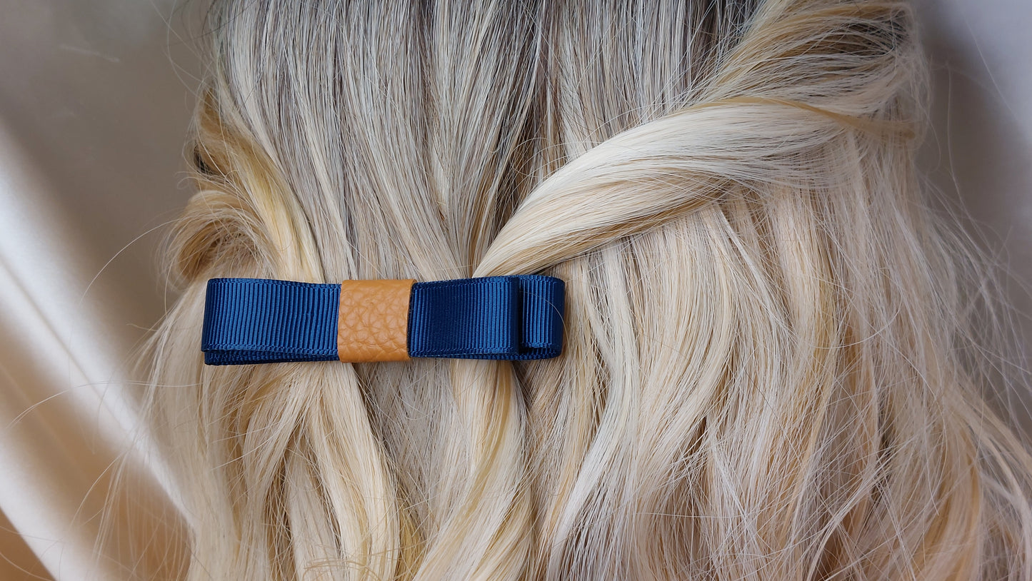 Leatherette Bow dubbel rosett hårspänne Shoo Shoo