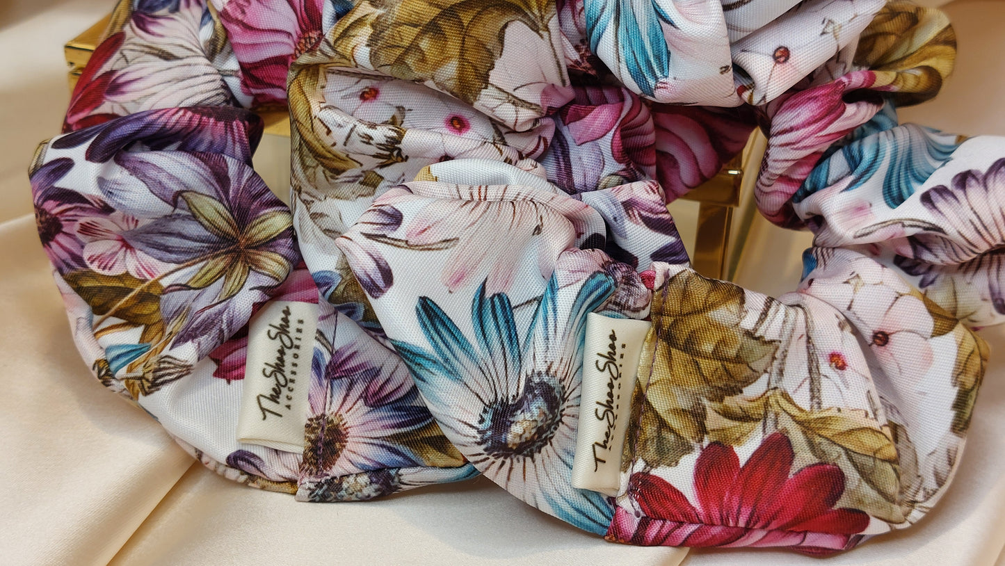 Starry Eyes blommig ShooShoo Satin Scrunchie - Handgjord