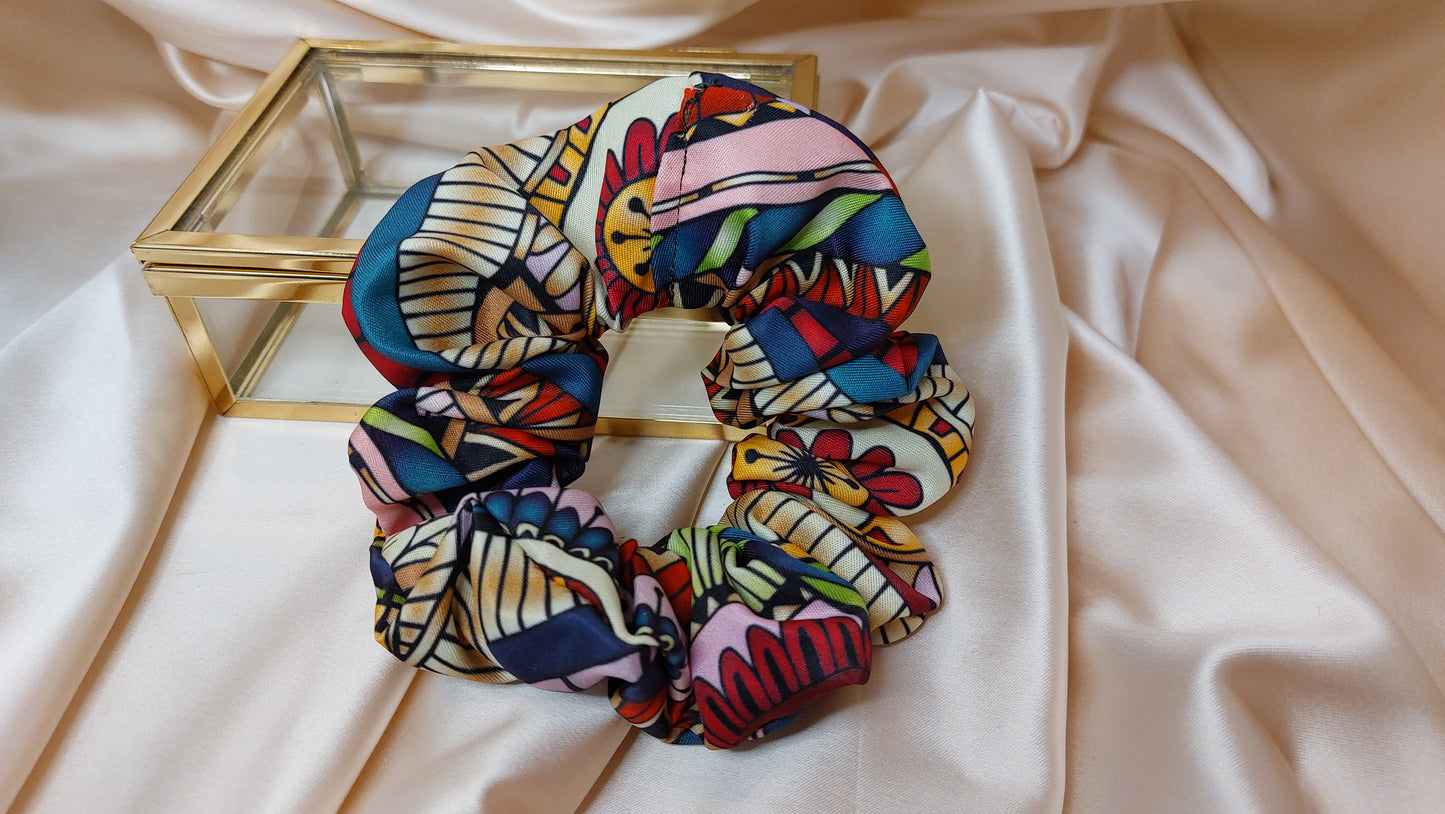 Mosaic Joy mönstrad ShooShoo Satin Scrunchie - Handgjord