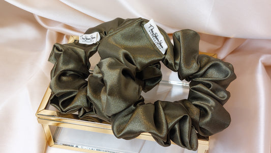 Olive Grove green ShooShoo Satin Scrunchie - Handgjord