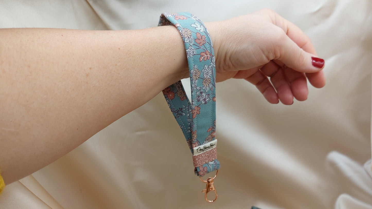 Nyckelring Misty Morning med handledsrem i bomull