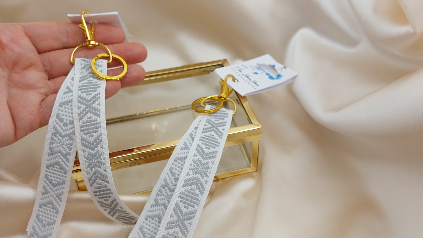Nyckelring med reflexband och nyckelkrok vit