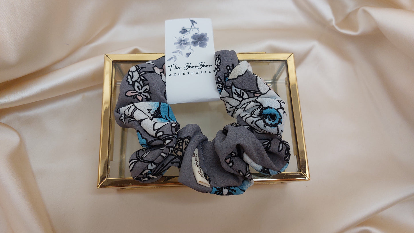 Blue Poppy Flower Gray ShooShoo Scrunchie - Handgjord