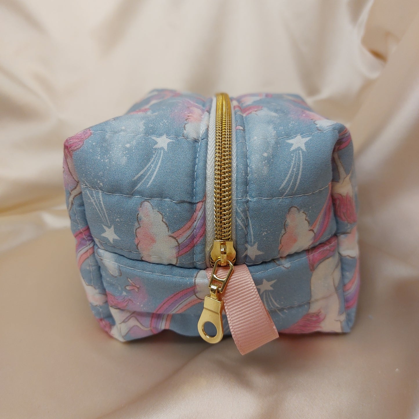 Handquiltad Mini Beauty Bag – Unicorns and Clouds | TheShooShoo
