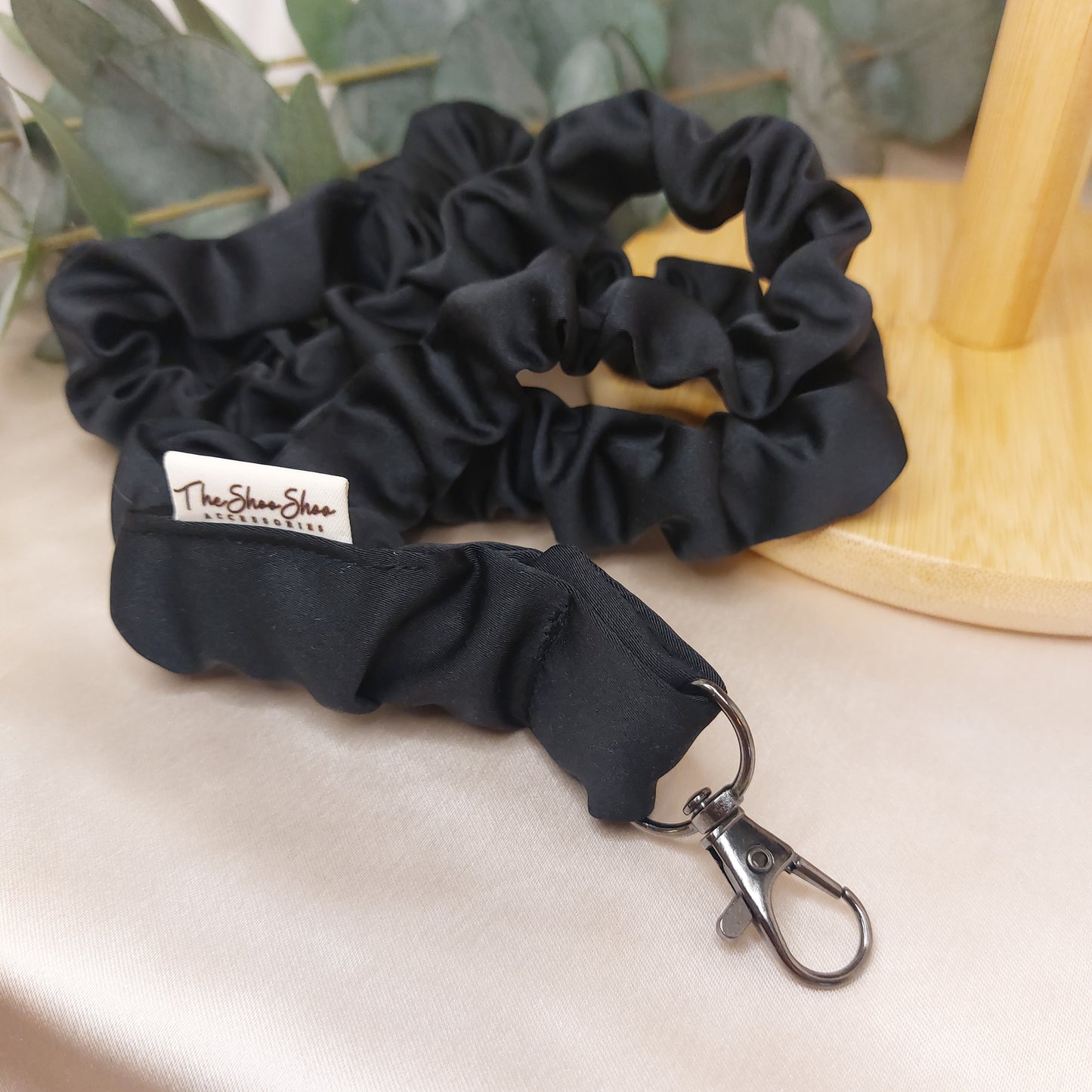Scrunchie Nyckelband Jet Black elastisk med nyckelkrok