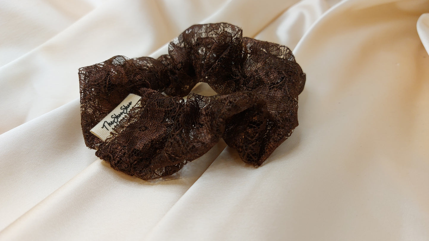 Dark Chocolate Brown ShooShoo Spets Scrunchie - Handgjord