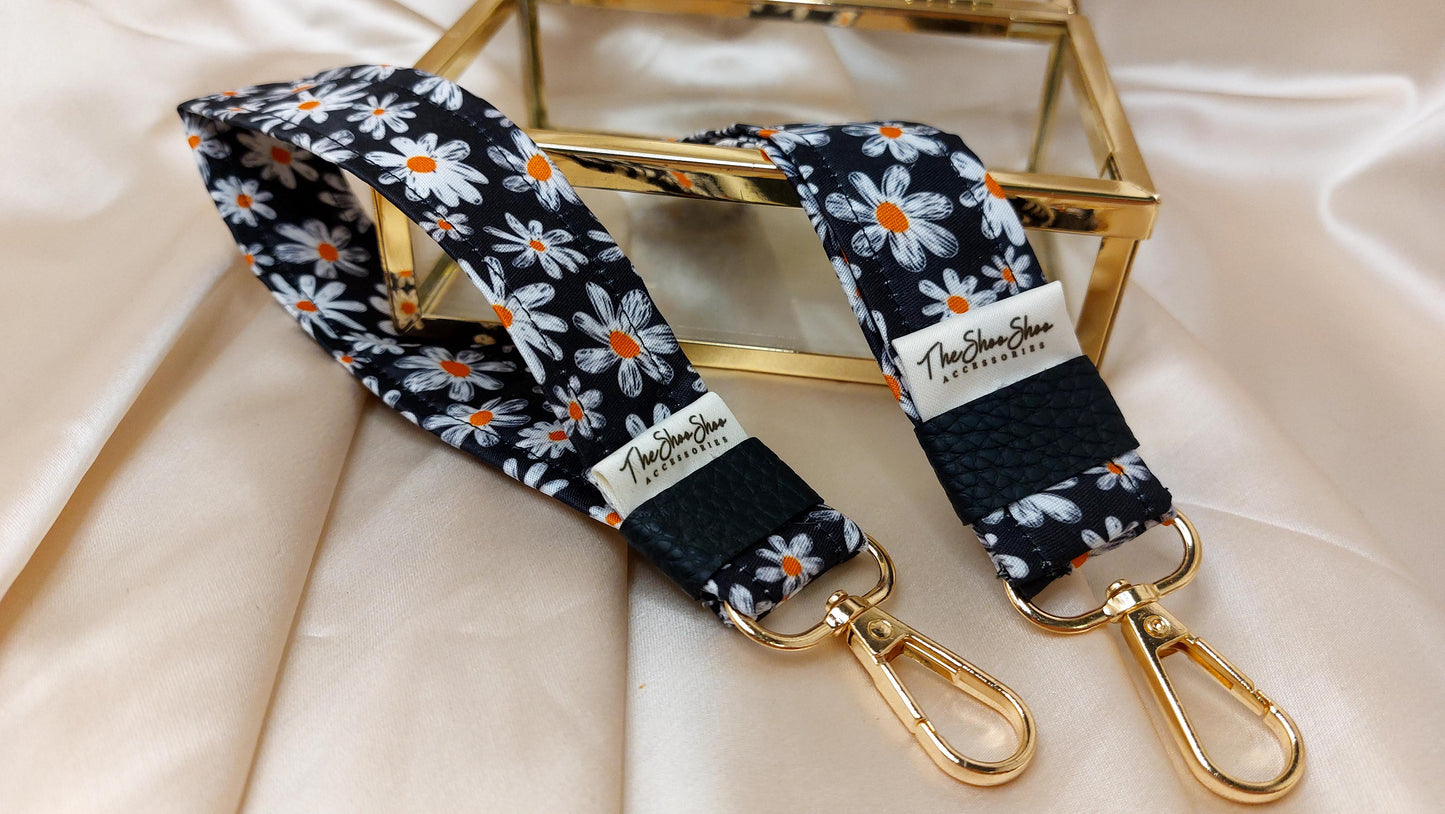 Nyckelring Midnight Daisy med handledsrem i satin