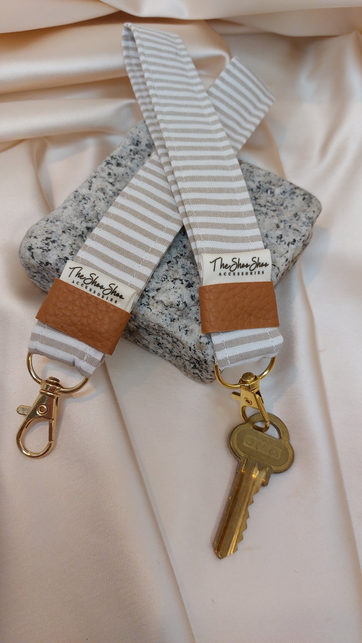 Nyckelring Vanilla Latte Stripe med handledsrem i bomull