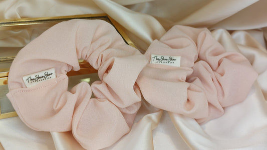 Powder Pink ShooShoo Scrunchie - Handgjord