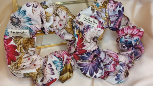 Starry Eyes blommig ShooShoo Satin Scrunchie - Handgjord