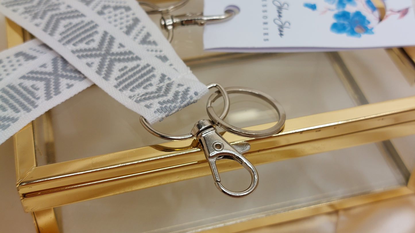 Nyckelring med reflexband och nyckelkrok vit