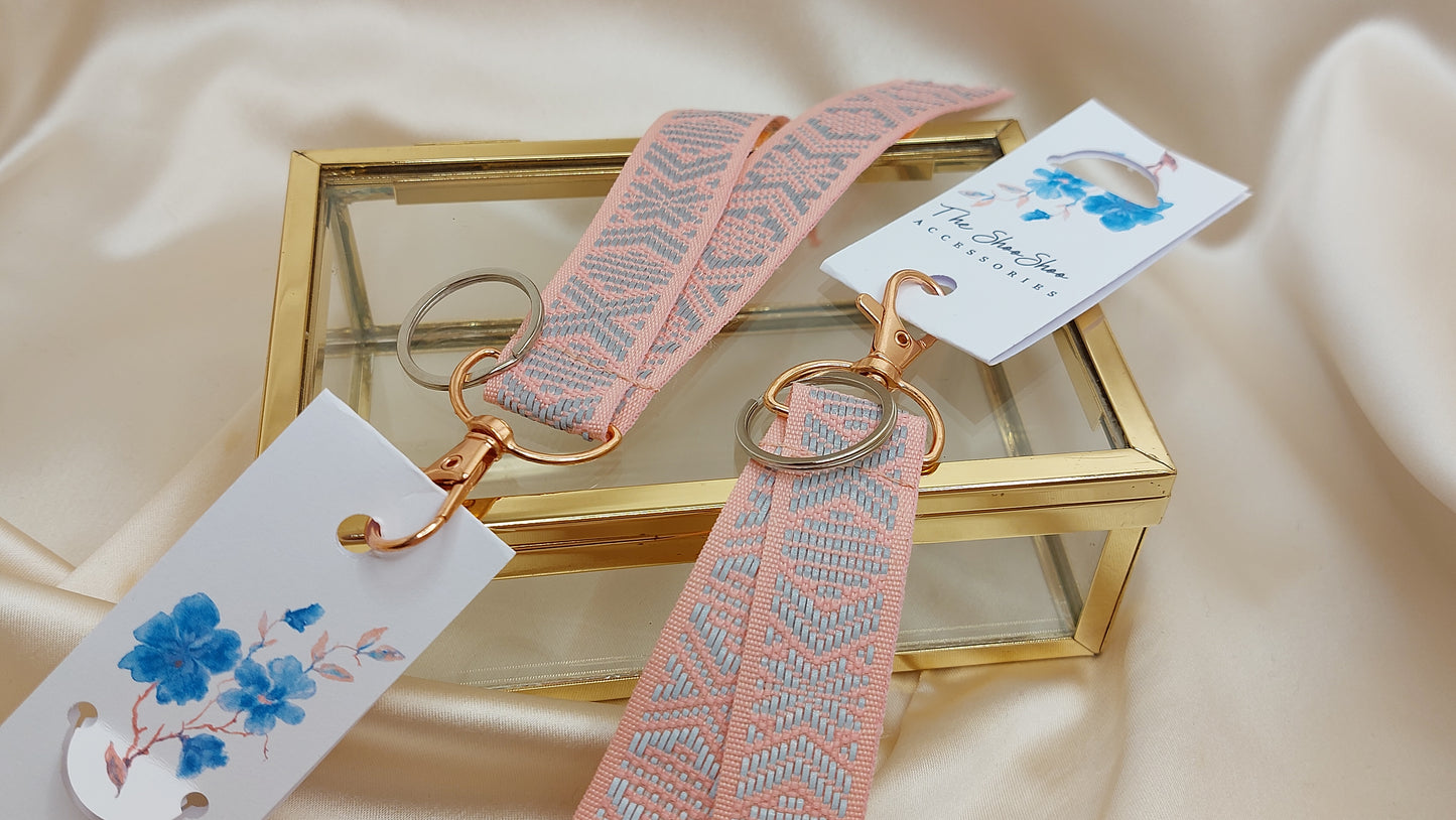 Nyckelring med reflexband och nyckelkrok rosa