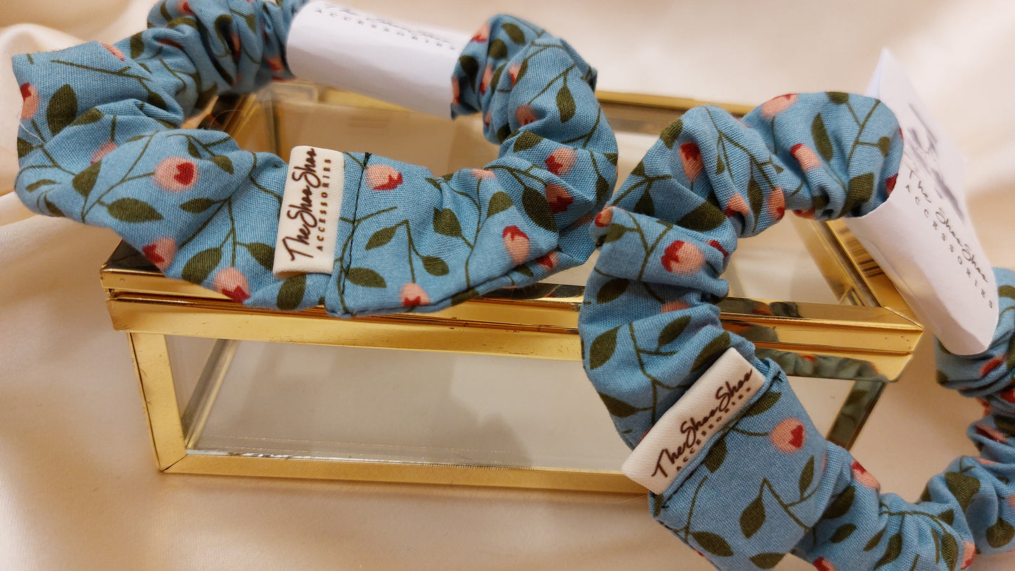 Garden Berries Blue ShooShoo Bomull Scrunchie - Handgjord