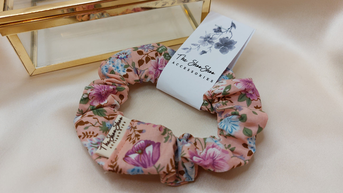 Wonderland Garden Pink ShooShoo Bomull Scrunchie - Handgjord