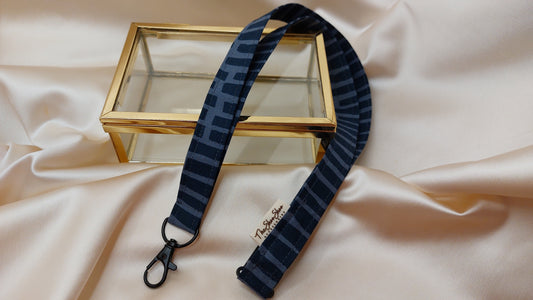 Nyckelband långt Blue stripes med säkerhetsfäste och nyckelkrok