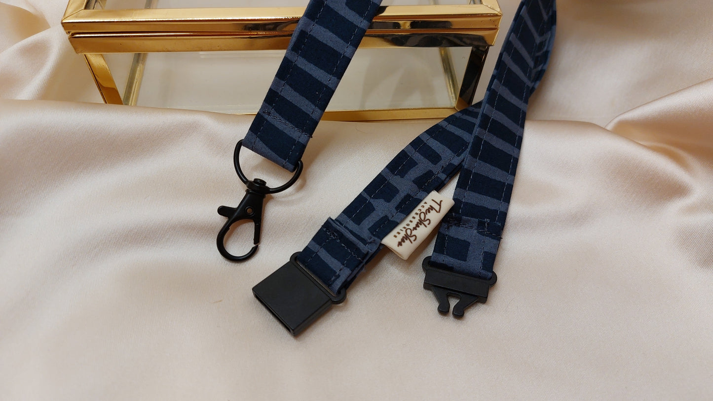 Nyckelband långt Blue stripes med säkerhetsfäste och nyckelkrok