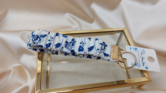 Nyckelband Scrunchie Blå Pioner elastisk med ring