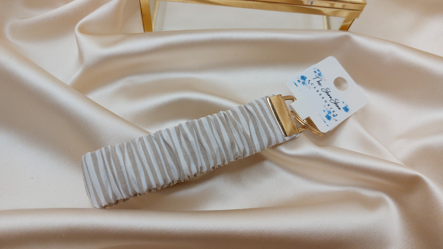 Nyckelband Scrunchie Vanilla Latte elastisk med ring