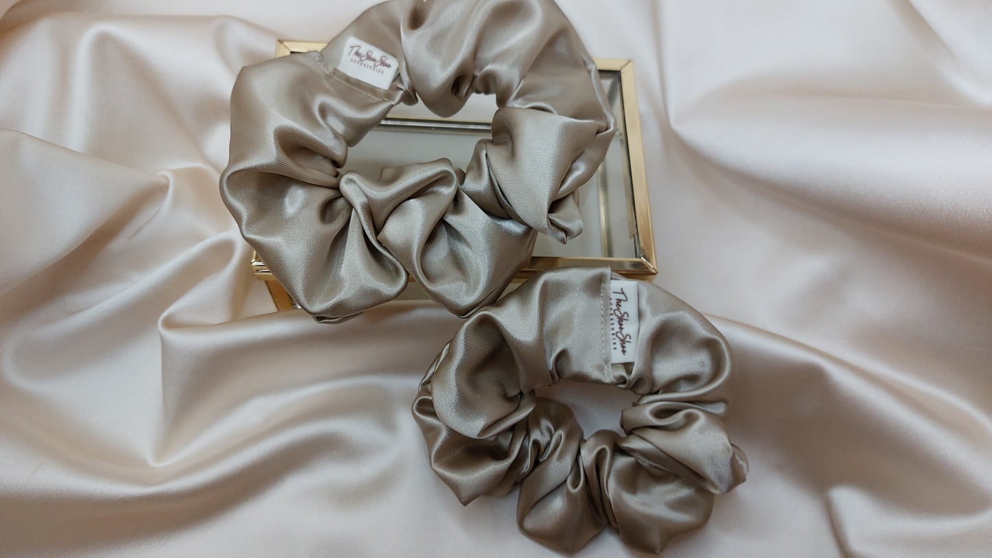 Champagne Brown ShooShoo Satin Scrunchie - Handgjord