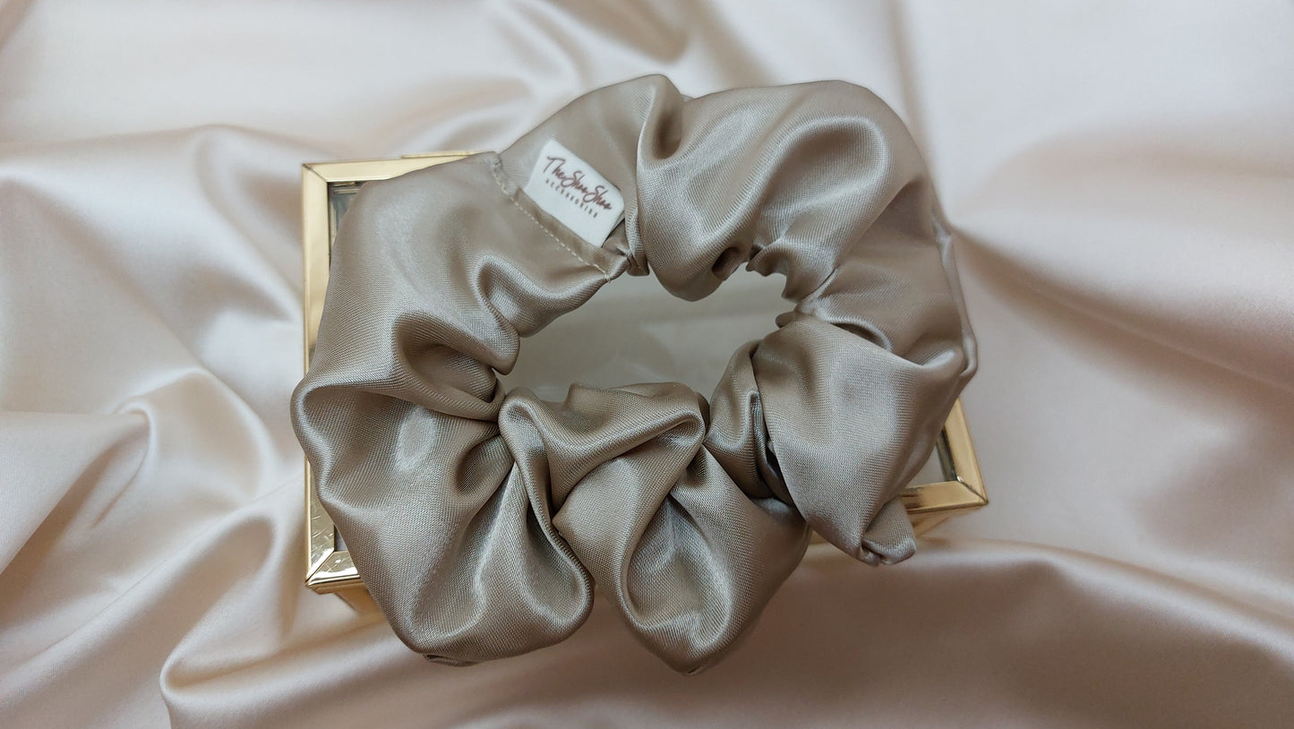 Champagne Brown ShooShoo Satin Scrunchie - Handgjord