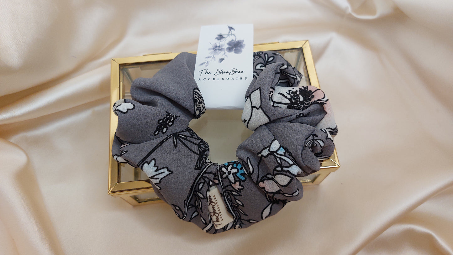 Blue Poppy Flower Gray ShooShoo Scrunchie - Handgjord