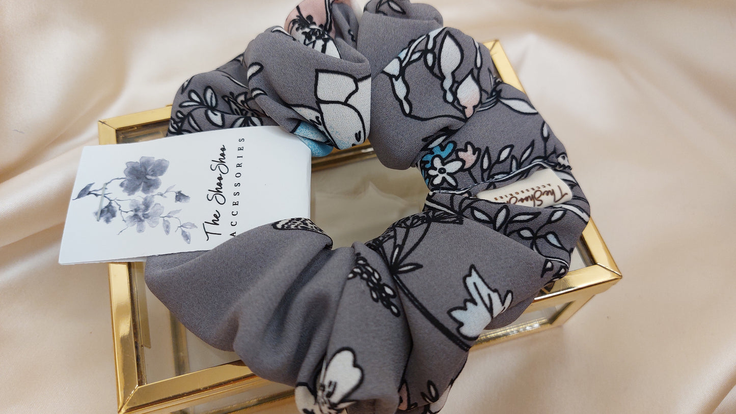Blue Poppy Flower Gray ShooShoo Scrunchie - Handgjord