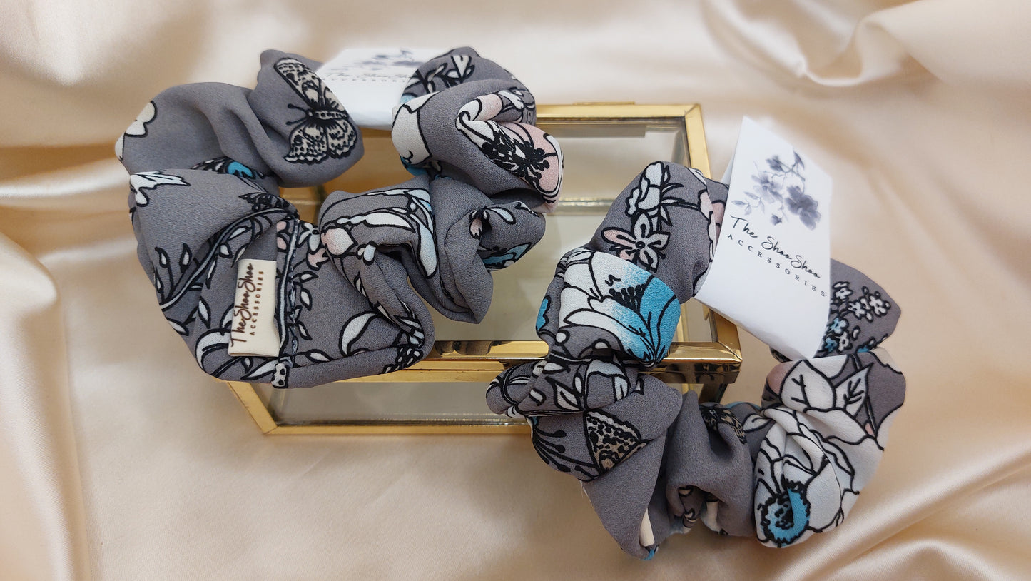 Blue Poppy Flower Gray ShooShoo Scrunchie - Handgjord
