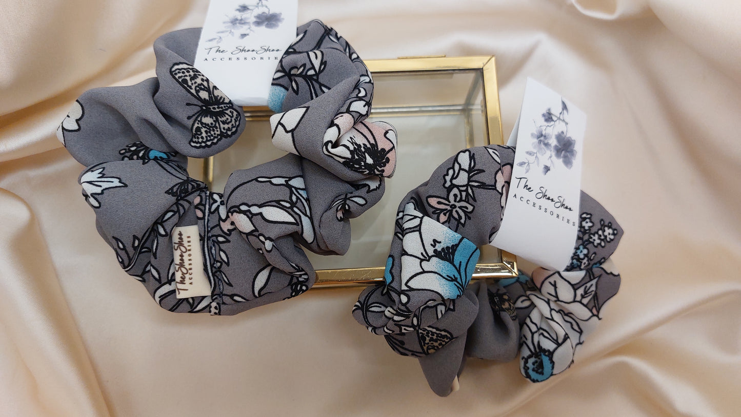 Blue Poppy Flower Gray ShooShoo Scrunchie - Handgjord