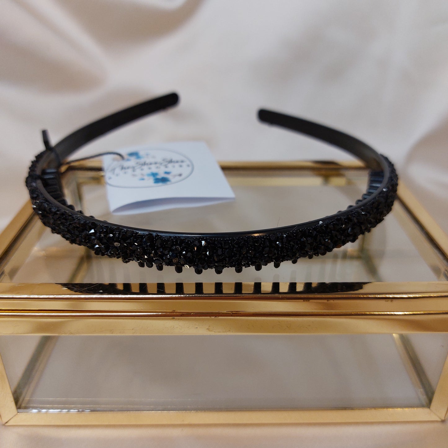 Diadem svart med strass och kamfäste