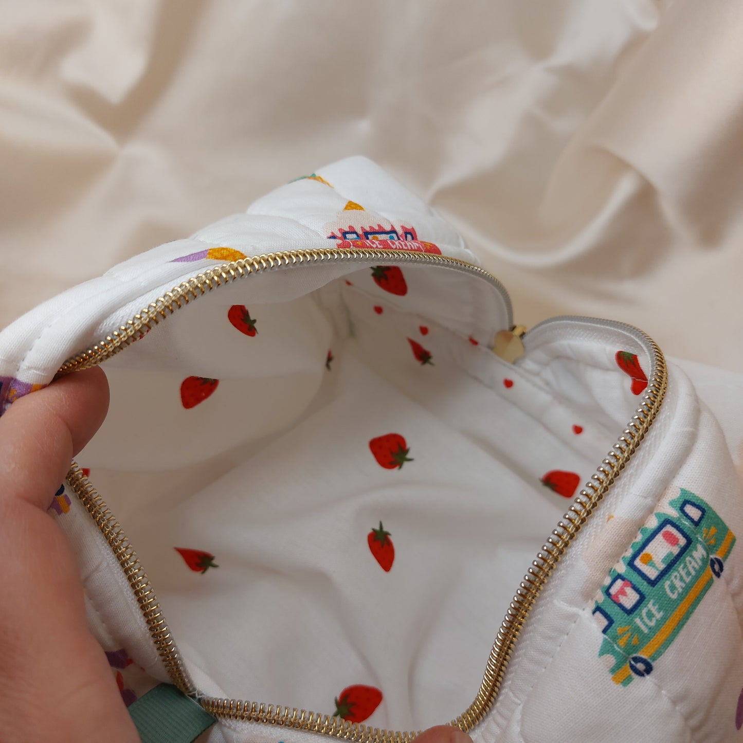 Handquiltad Mini Beauty Bag – Ice Cream Trucks | TheShooShoo
