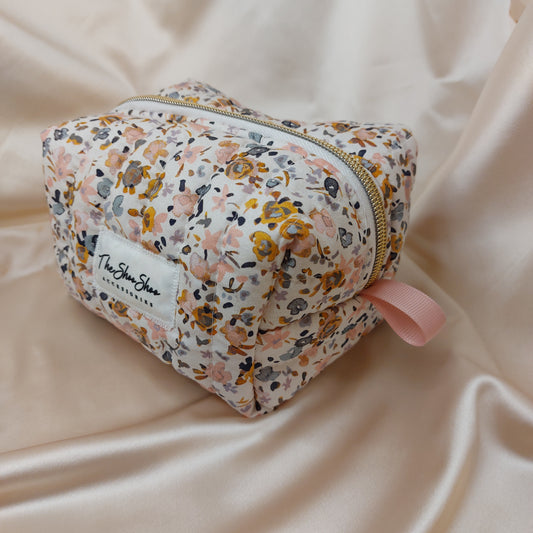 Handquiltad Mini Beauty Bag – Flower Dreams Pink | TheShooShoo