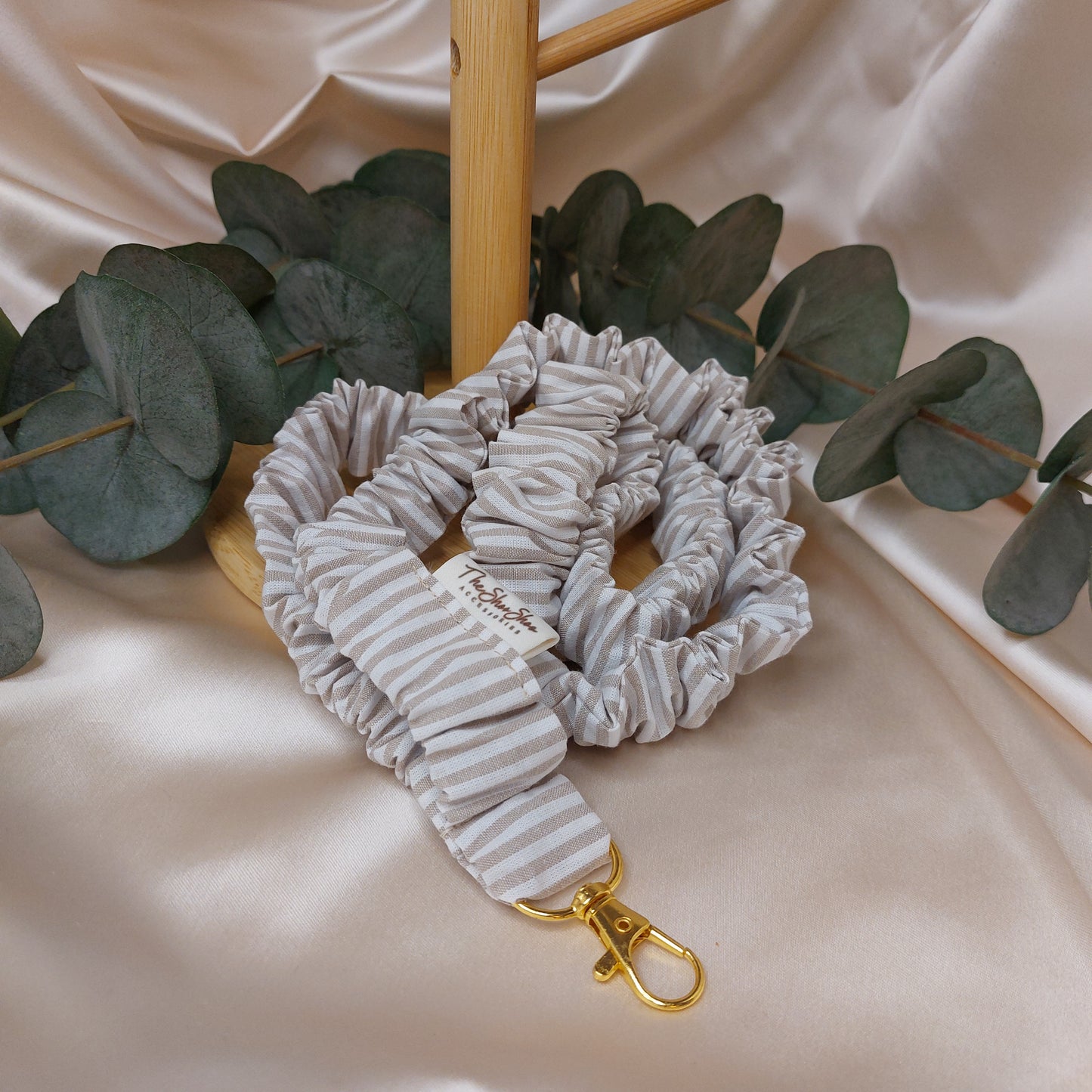 Scrunchie Nyckelband Vanilla Latte med nyckelkrok